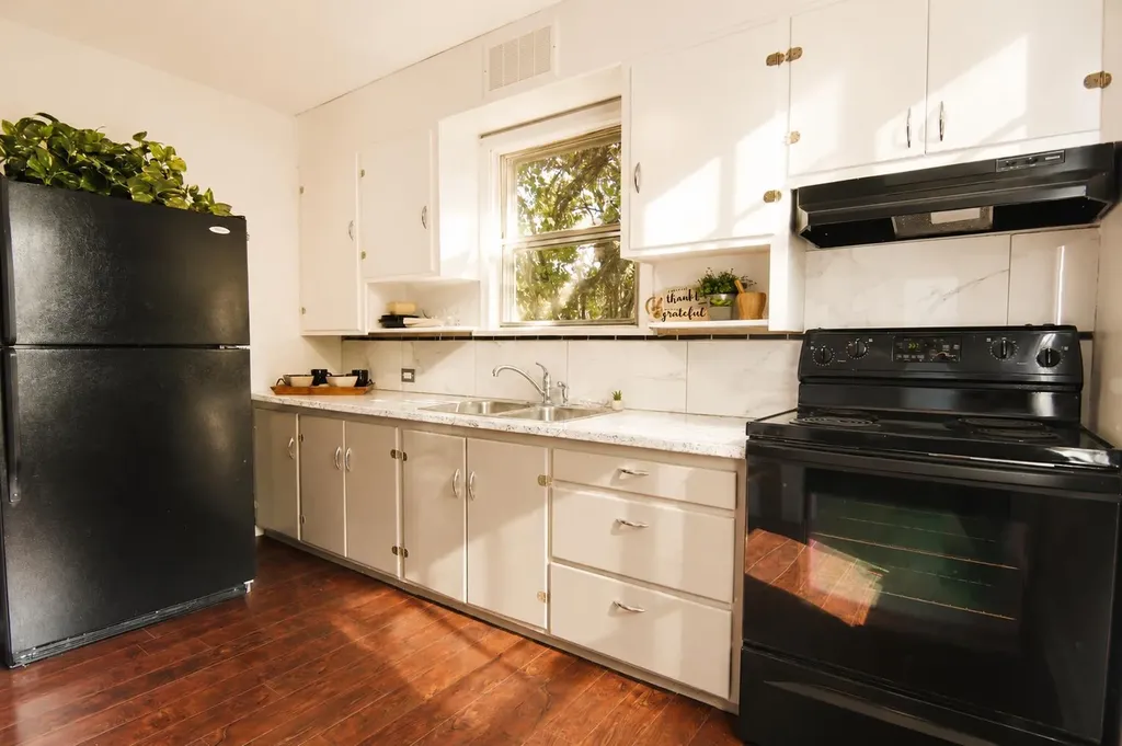 4732 52 Street Sylvan Lake AB T4S 1G5
