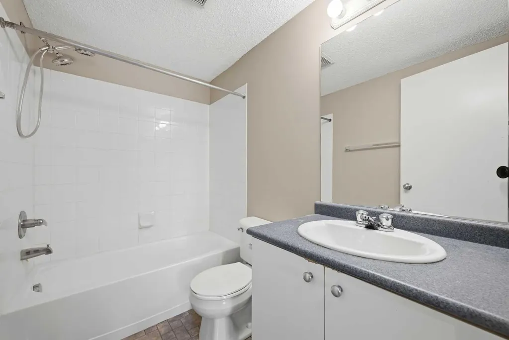 604 8 Street SW Airdrie AB T4B 2W4