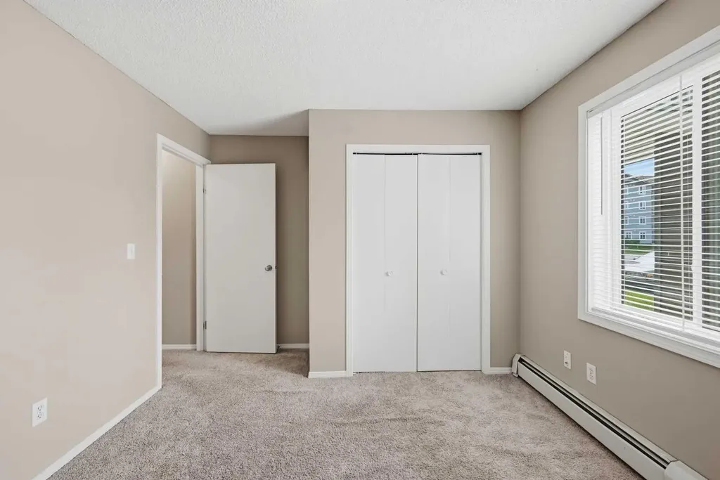 604 8 Street SW Airdrie AB T4B 2W4