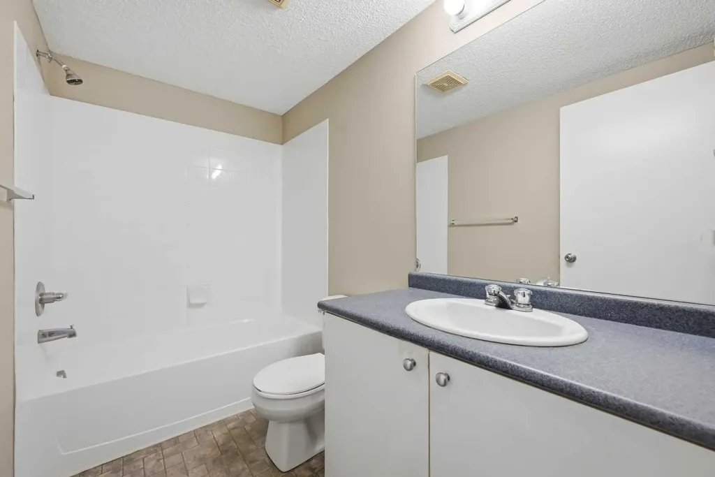 604 8 Street SW Airdrie AB T4B 2W4