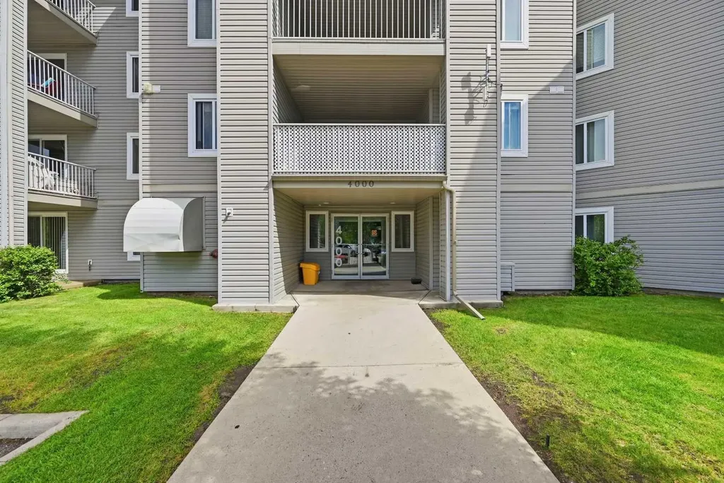 604 8 Street SW Airdrie AB T4B 2W4