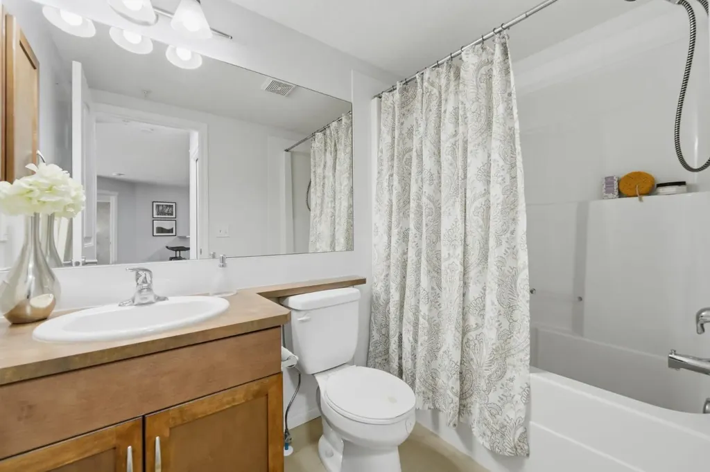 115 Prestwick Villas SE Calgary AB T2Z 0M9