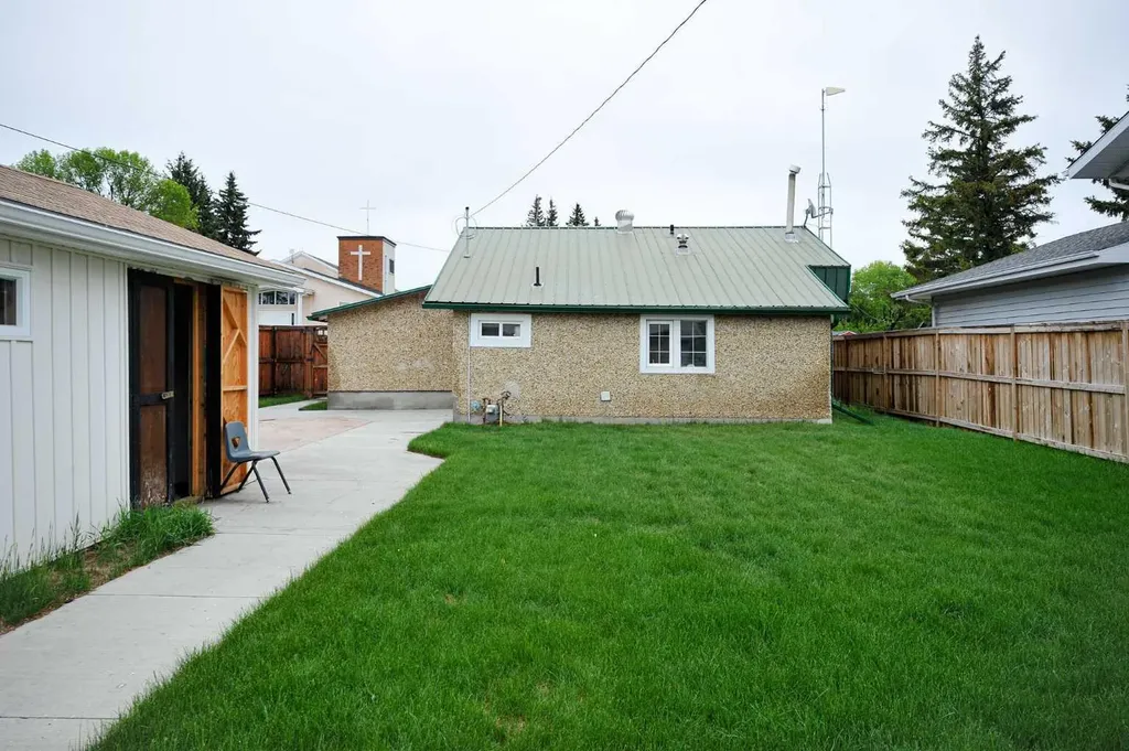 10 1 St Avenue Hay Lakes AB T0B 1W0