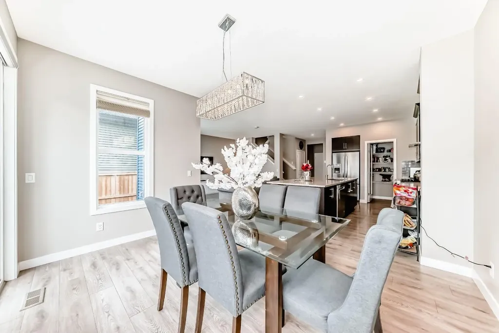 259 Kingfisher Crescent SE Airdrie AB T4A0X5