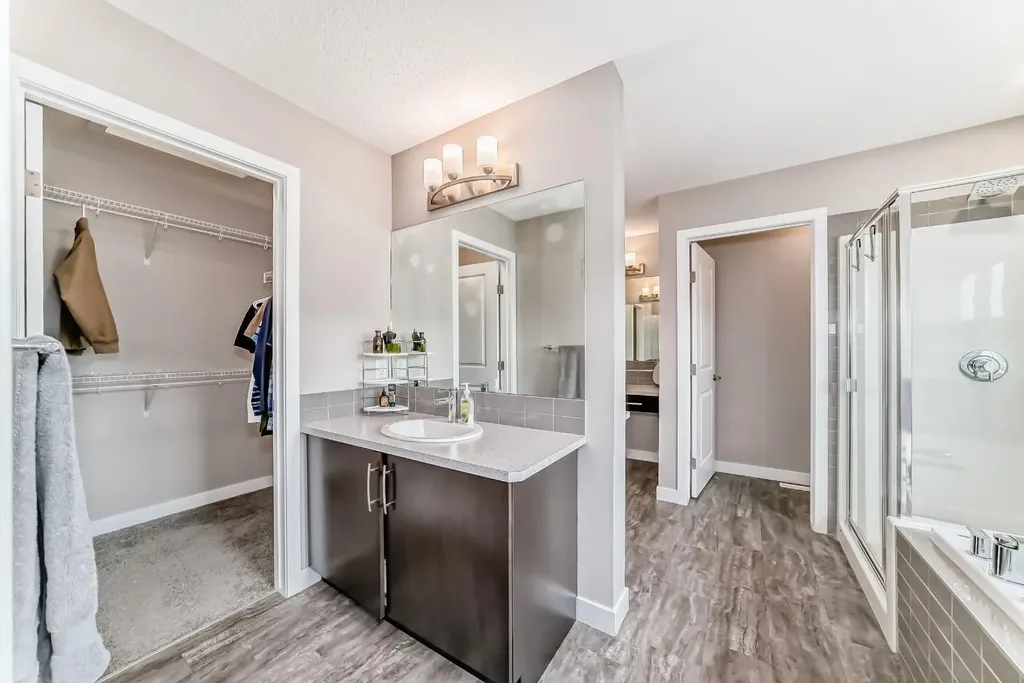 259 Kingfisher Crescent SE Airdrie AB T4A0X5