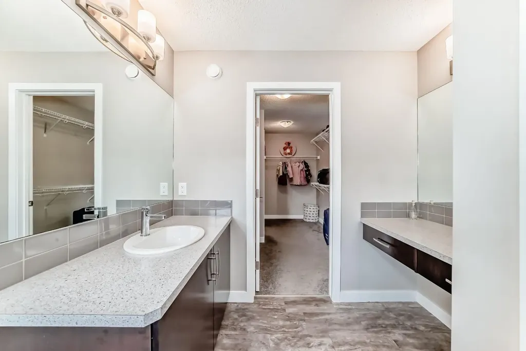 259 Kingfisher Crescent SE Airdrie AB T4A0X5