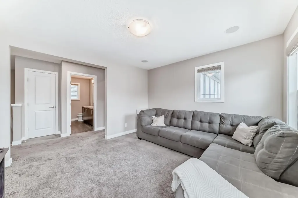 259 Kingfisher Crescent SE Airdrie AB T4A0X5