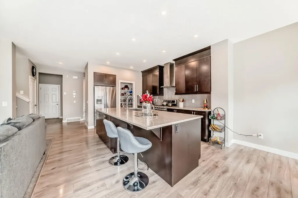 259 Kingfisher Crescent Airdrie AB T4A0X5