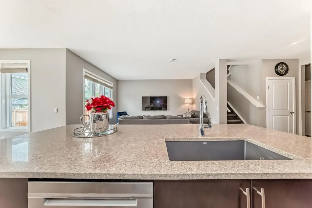 259 Kingfisher Crescent SE Airdrie AB T4A0X5