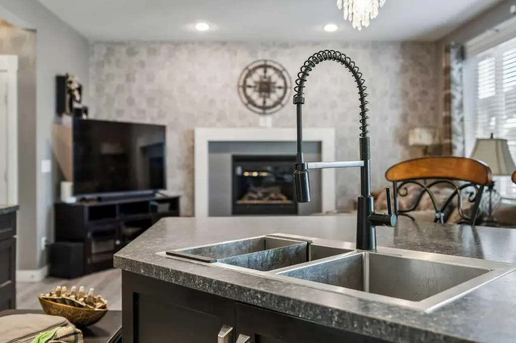 117 Rainbow Falls Boulevard Chestermere AB T1X 0N6