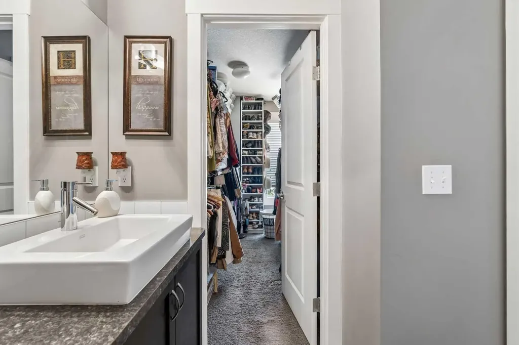 117 Rainbow Falls Boulevard Chestermere AB T1X 0N6