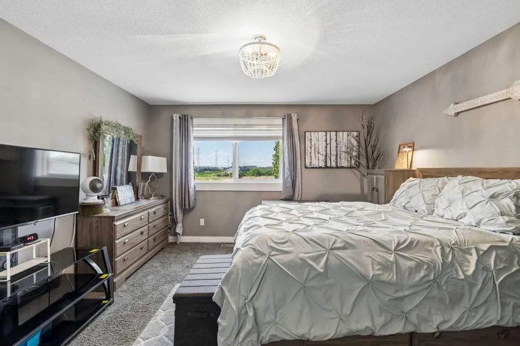 117 Rainbow Falls Boulevard Chestermere AB T1X 0N6