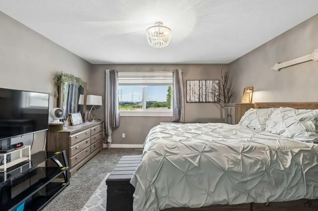 117 Rainbow Falls Boulevard Chestermere AB T1X 0N6