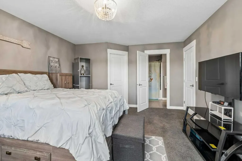 117 Rainbow Falls Boulevard Chestermere AB T1X 0N6