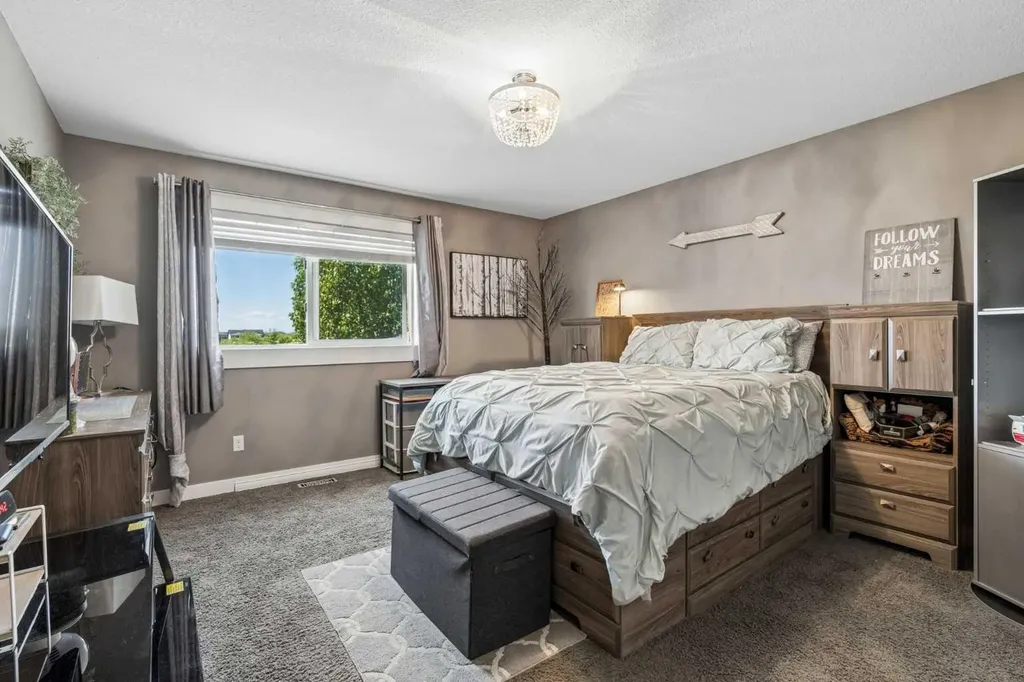 117 Rainbow Falls Boulevard Chestermere AB T1X 0N6