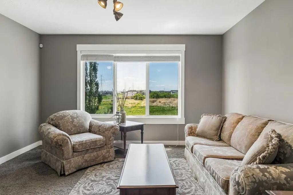 117 Rainbow Falls Boulevard Chestermere AB T1X 0N6