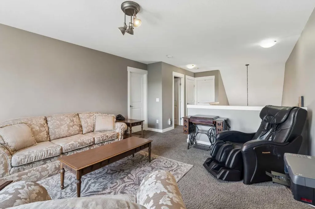 117 Rainbow Falls Boulevard Chestermere AB T1X 0N6