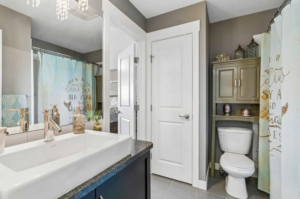 117 Rainbow Falls Boulevard Chestermere AB T1X 0N6