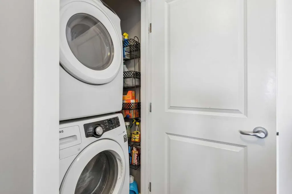 117 Rainbow Falls Boulevard Chestermere AB T1X 0N6