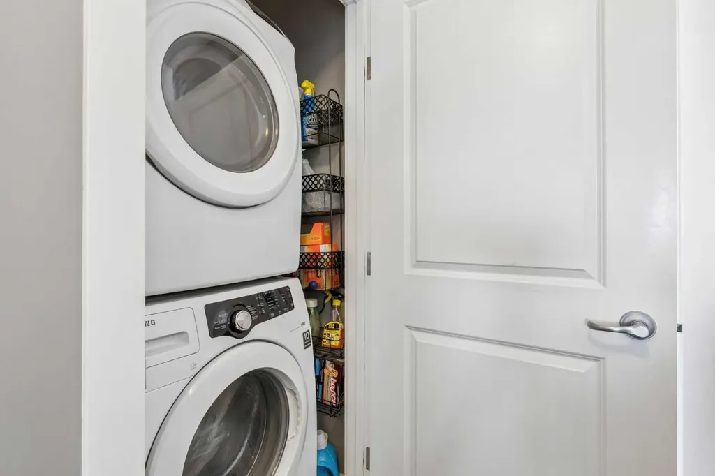 117 Rainbow Falls Boulevard Chestermere AB T1X 0N6