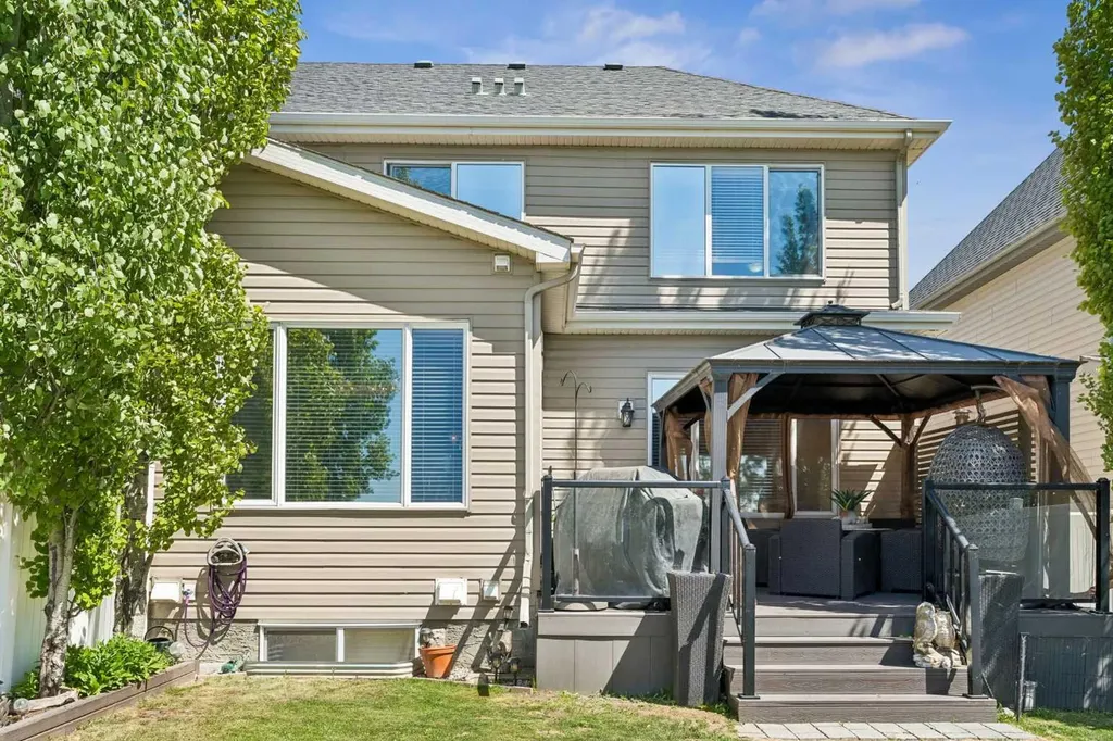 117 Rainbow Falls Boulevard Chestermere AB T1X 0N6