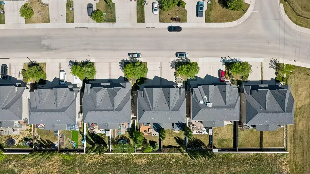 117 Rainbow Falls Boulevard Chestermere AB T1X 0N6