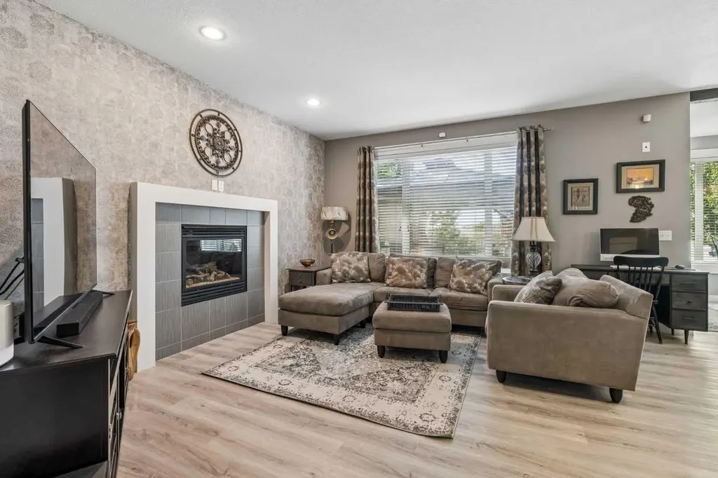117 Rainbow Falls Boulevard Chestermere AB T1X 0N6
