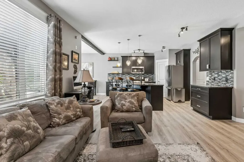 117 Rainbow Falls Boulevard Chestermere AB T1X 0N6
