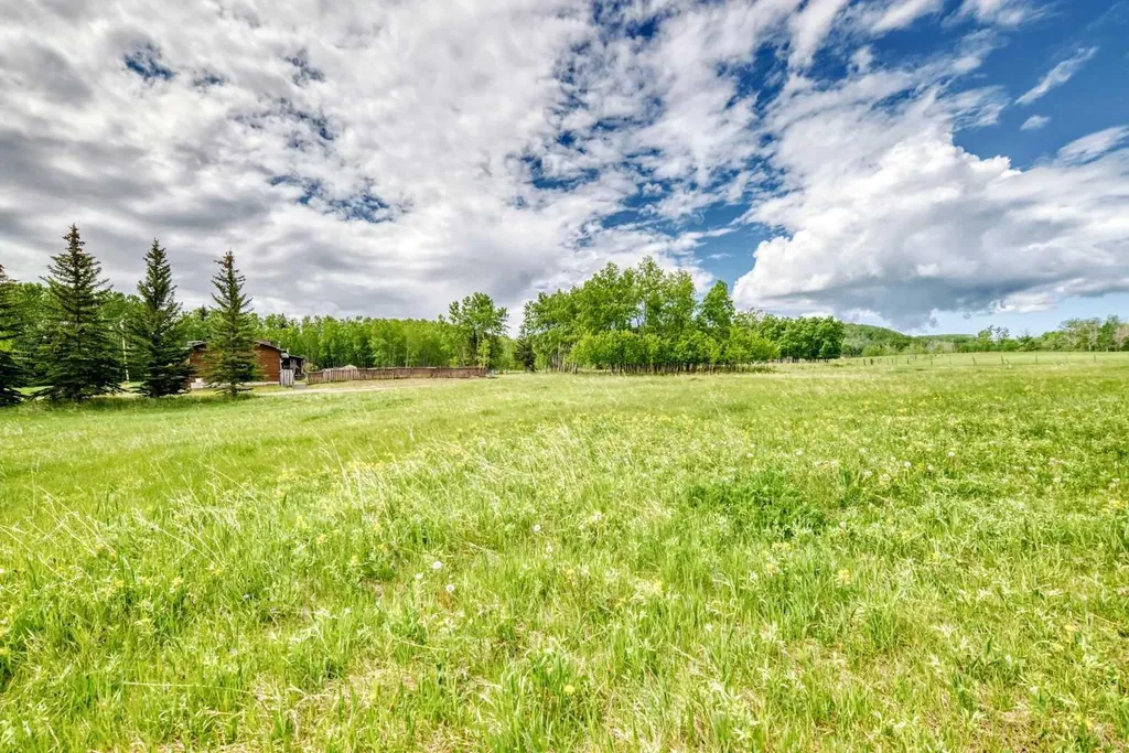 409 Edward Avenue NW Diamond Valley AB T0L2A0
