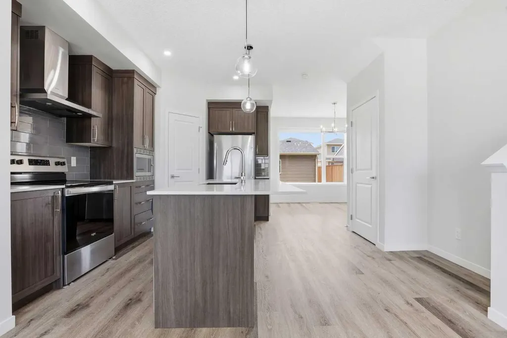 352 Dawson Drive Chestermere AB T1X 2R6