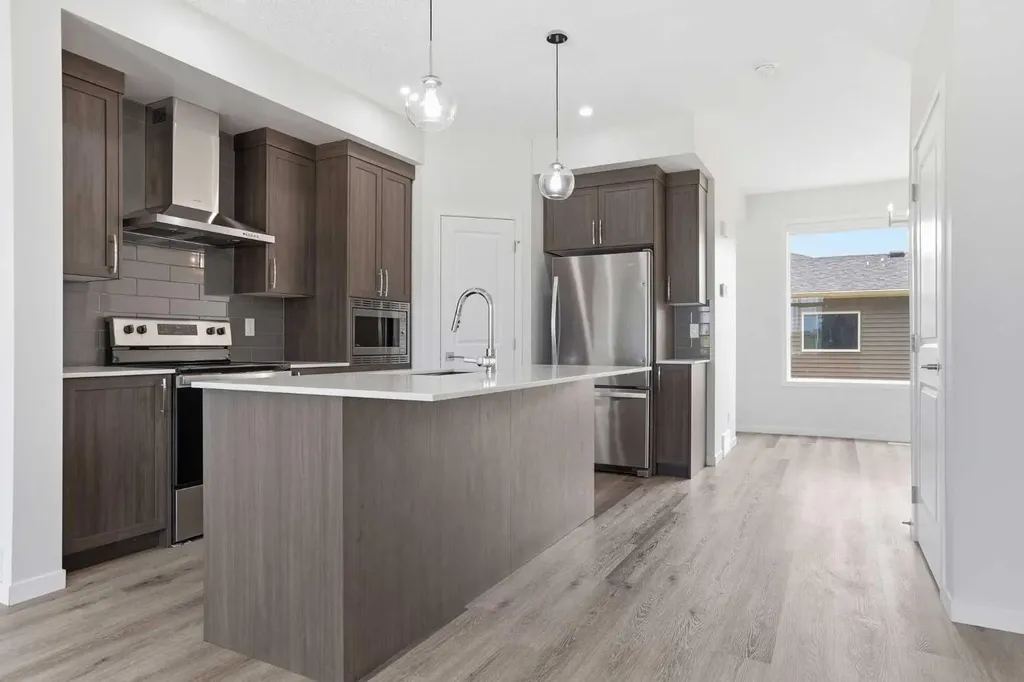 352 Dawson Drive Chestermere AB T1X 2R6