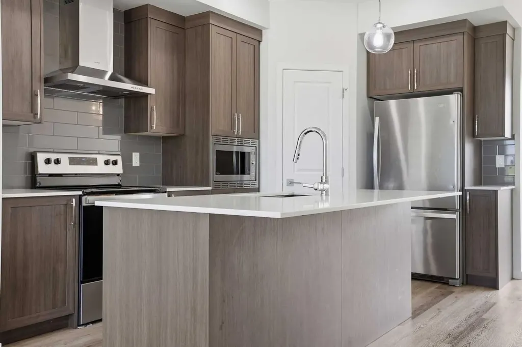 352 Dawson Drive Chestermere AB T1X 2R6