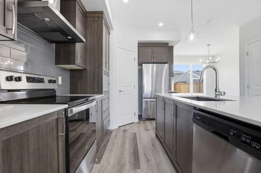 352 Dawson Drive Chestermere AB T1X 2R6