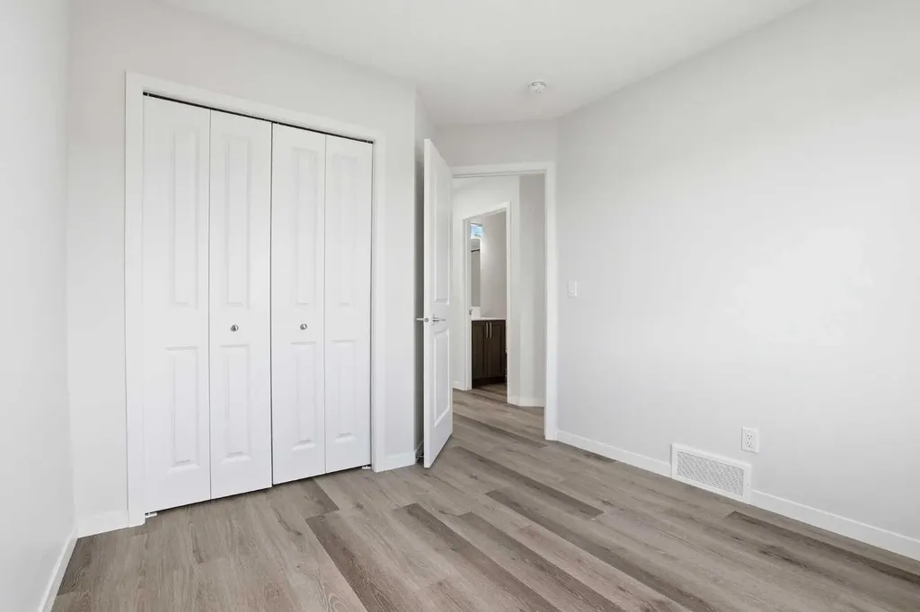352 Dawson Drive Chestermere AB T1X 2R6