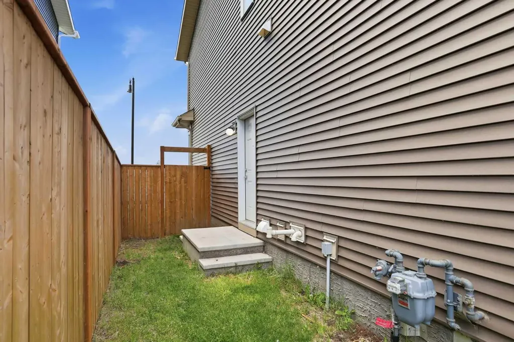 352 Dawson Drive Chestermere AB T1X 2R6