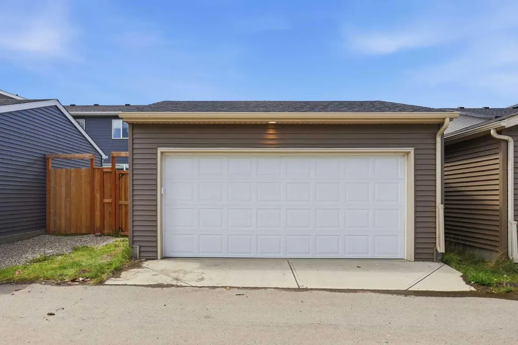 352 Dawson Drive Chestermere AB T1X 2R6