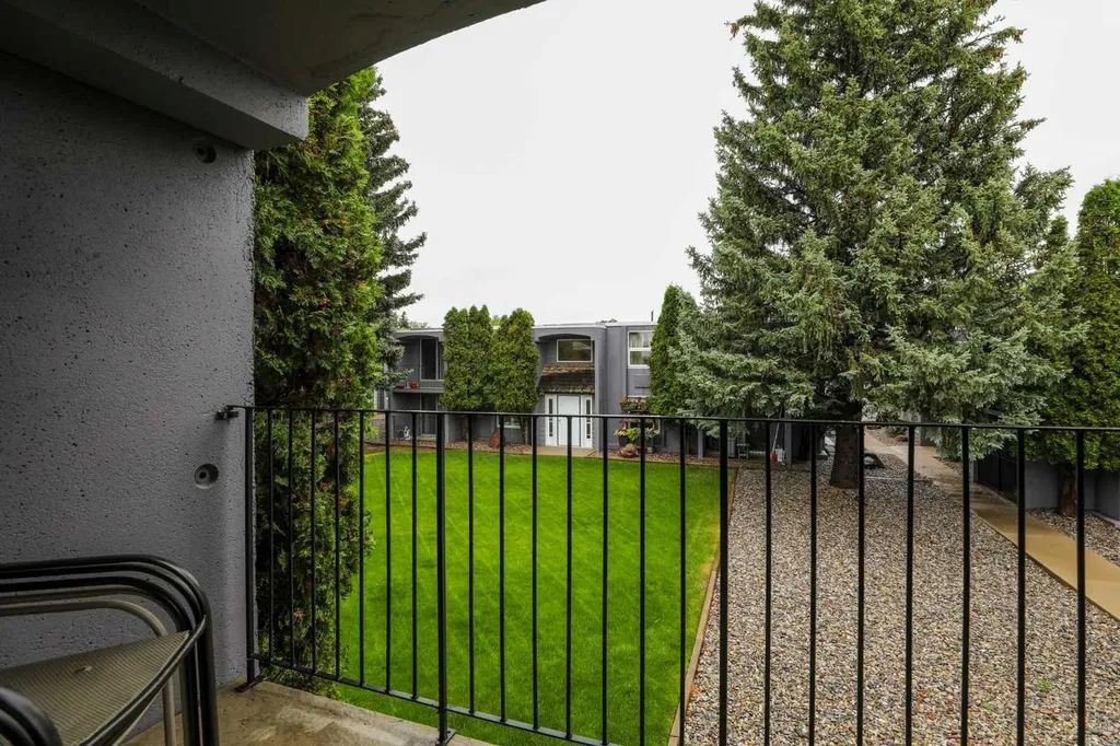 2004 13 Avenue N Lethbridge AB T1H5B1