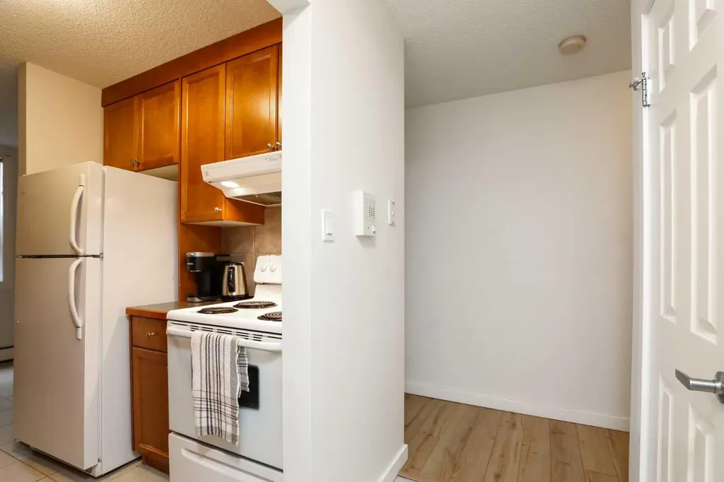 2004 13 Avenue N Lethbridge AB T1H5B1