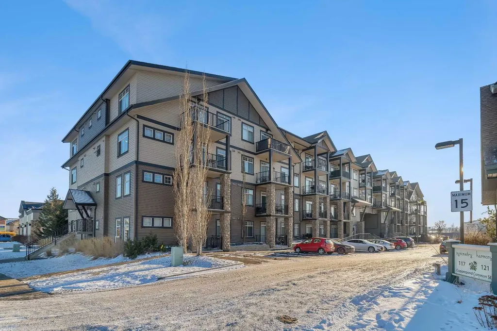 117 Copperpond Common Calgary AB T2Z 5E2