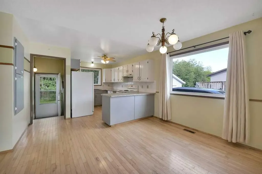 22 Blackstone Avenue Lacombe AB T4L 1P7
