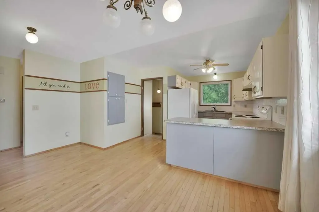 22 Blackstone Avenue Lacombe AB T4L 1P7