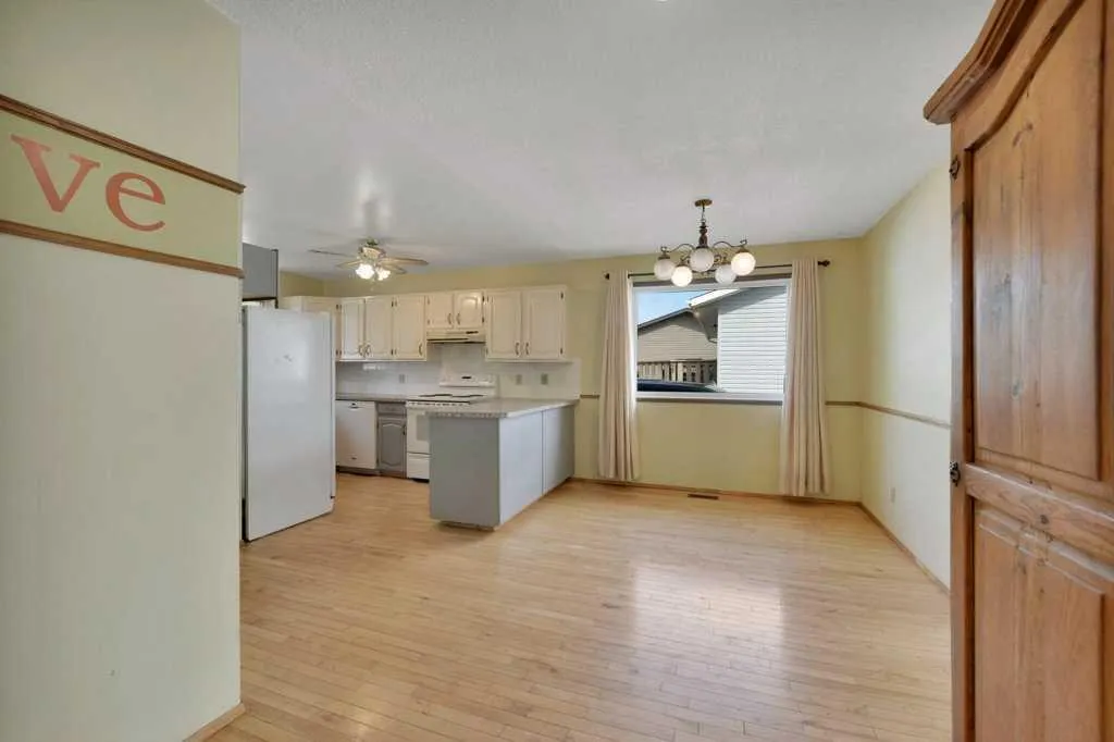 22 Blackstone Avenue Lacombe AB T4L 1P7