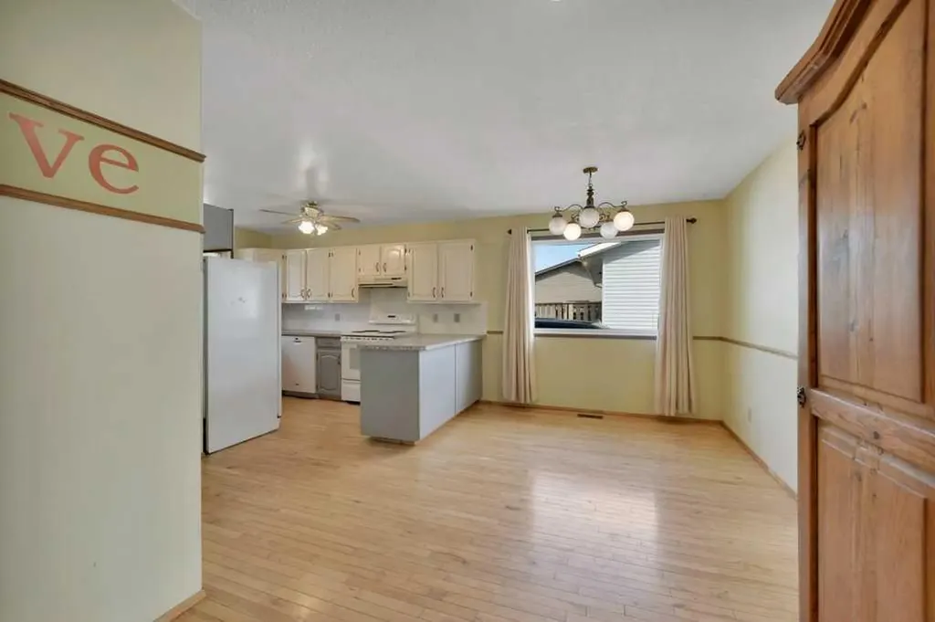 22 Blackstone Avenue Lacombe AB T4L 1P7