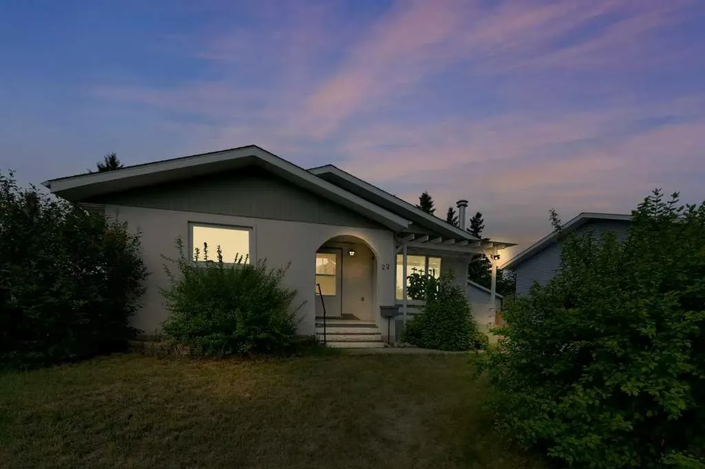 22 Blackstone Avenue Lacombe AB T4L 1P7