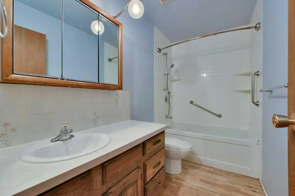 22 Blackstone Avenue Lacombe AB T4L 1P7