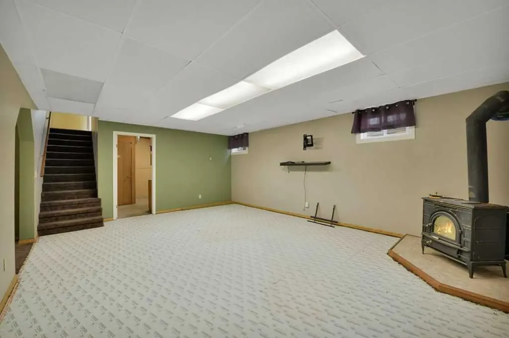 22 Blackstone Avenue Lacombe AB T4L 1P7