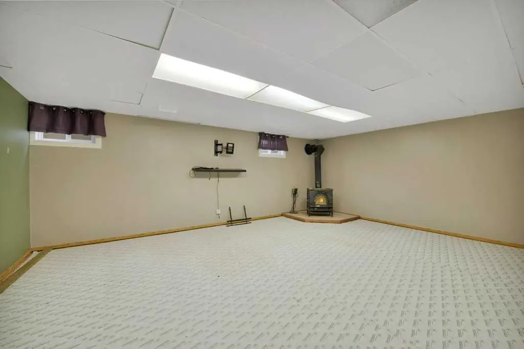 22 Blackstone Avenue Lacombe AB T4L 1P7
