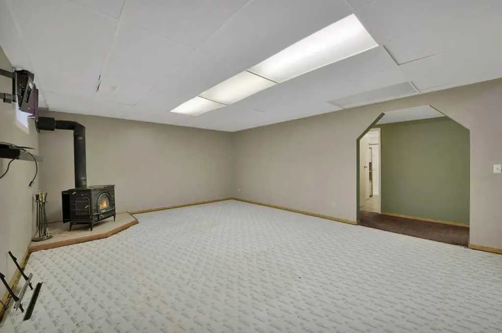 22 Blackstone Avenue Lacombe AB T4L 1P7