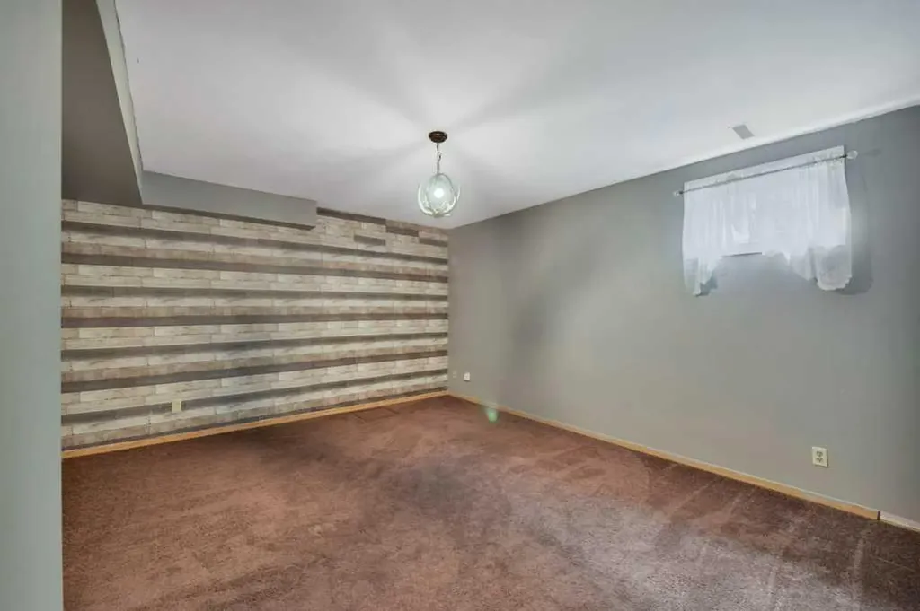 22 Blackstone Avenue Lacombe AB T4L 1P7