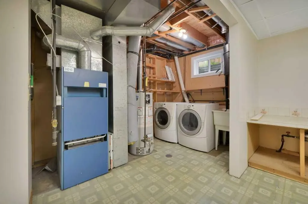 22 Blackstone Avenue Lacombe AB T4L 1P7